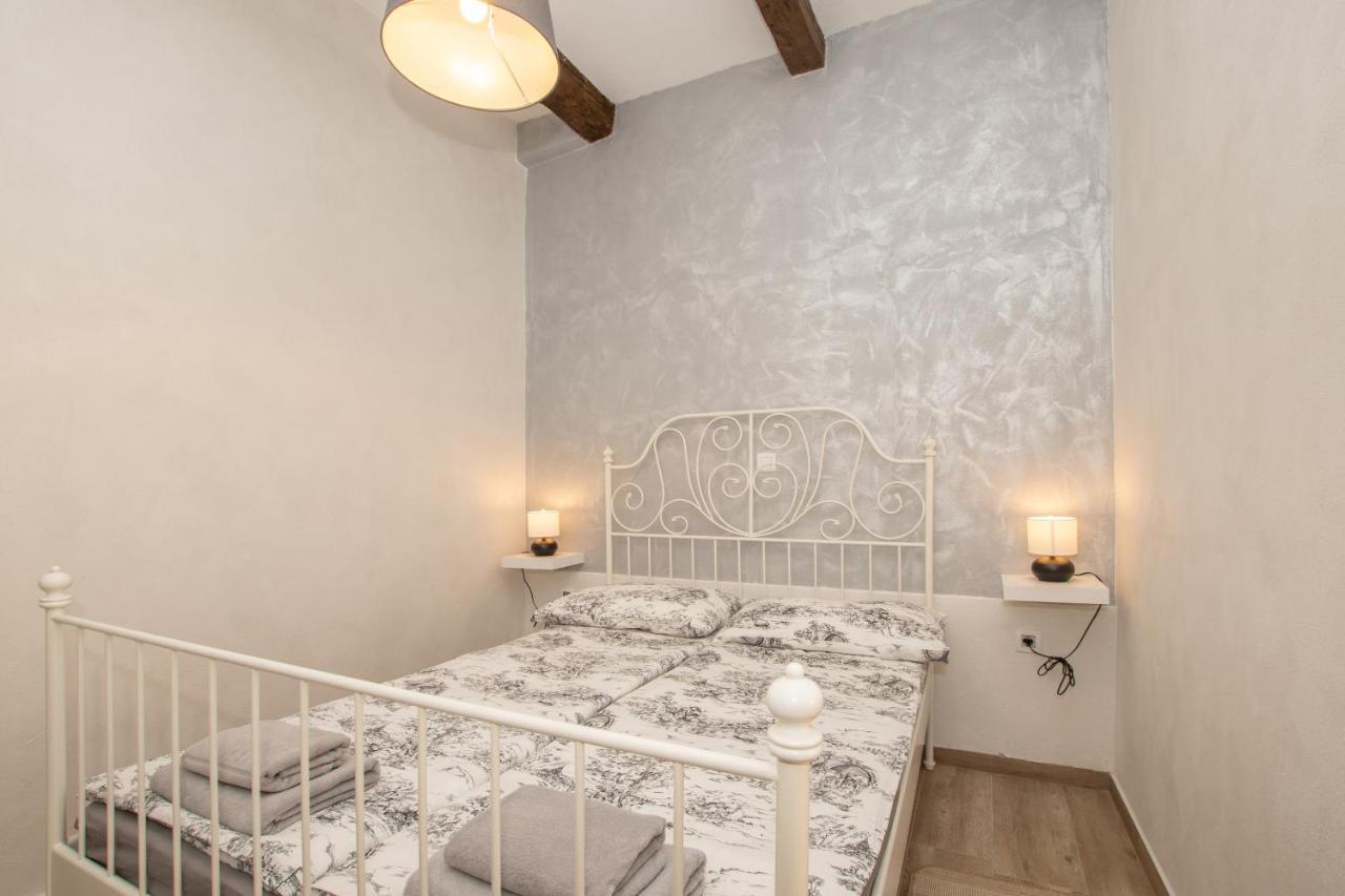 Apartments Nesatcium PUY 외부 사진